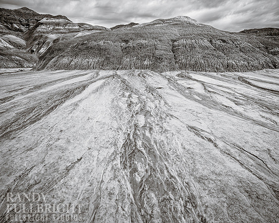 Delta patterns below clay hills