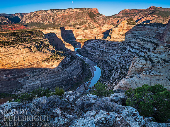 Sunrise on Steamboat rock